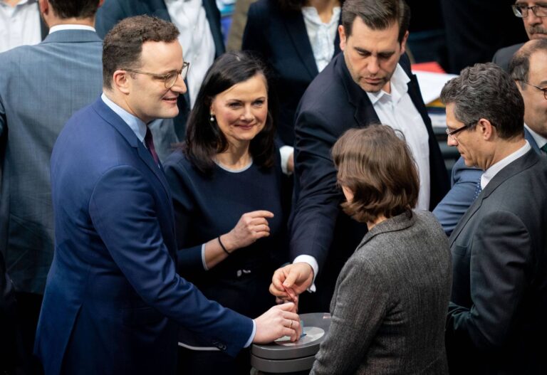 Organspende Reform Deutschland Streit im Bundestag