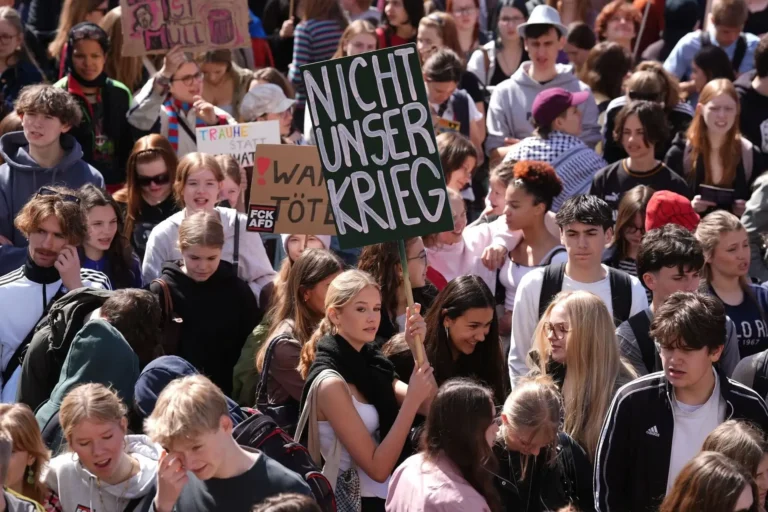 Schülerproteste in Deutschland gegen Militärpolitik
