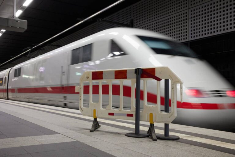 Berlin Hamburg Züge starten mit neuem Fahrplan Berlin Hamburg Züge starten mit neuem Fahrplan