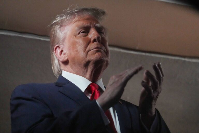 Trump Käfigkampf vor Weißem Haus Trump Käfigkampf vor Weißem Haus
