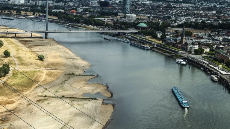 Rhein Niedrigwasser erhöht Druck auf Frachtverkehr