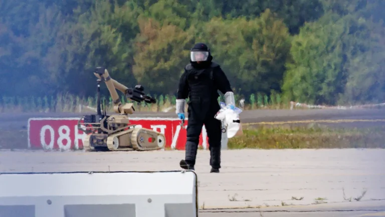 Sprengstoffdrohne am Flughafen Leipzig sorgt für Alarm Sprengstoffdrohne am Flughafen Leipzig sorgt für Alarm