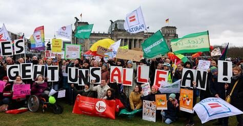 AfD Wahlsieg löst Proteste aus AfD Wahlsieg löst Proteste aus