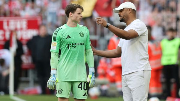 Kompany stärkt Bayern Keeper Jonas Urbig Kompany stärkt Bayern Keeper Jonas Urbig