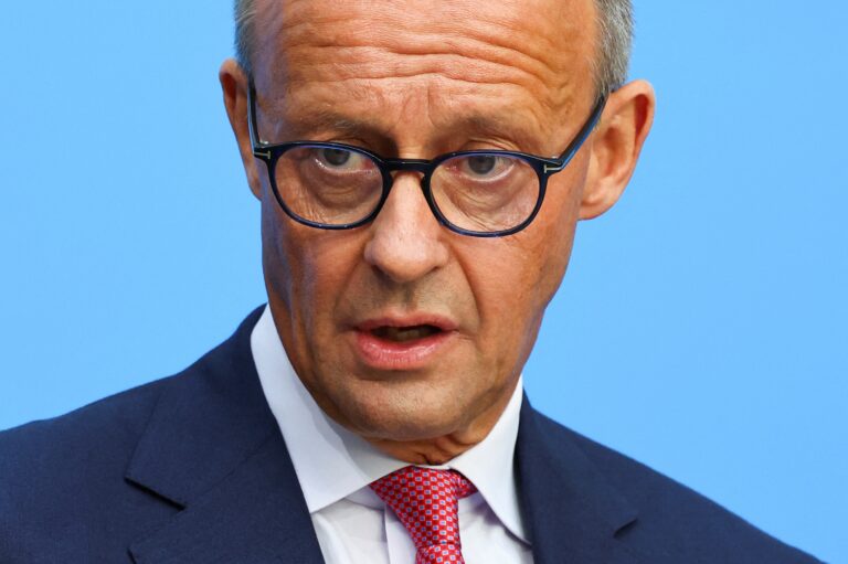 Politische Mitte in Deutschland unter Druck Politische Mitte in Deutschland unter Druck