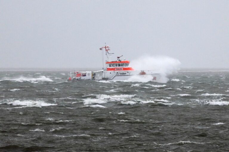 Drei Verletzte nach Sturm auf deutschem Frachtschiff Drei Verletzte nach Sturm auf deutschem Frachtschiff