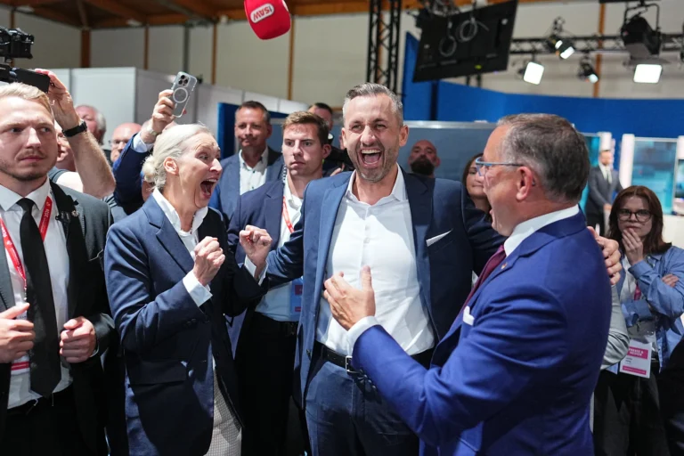 Rechtsextreme gewinnen junge Menschen in Deutschland